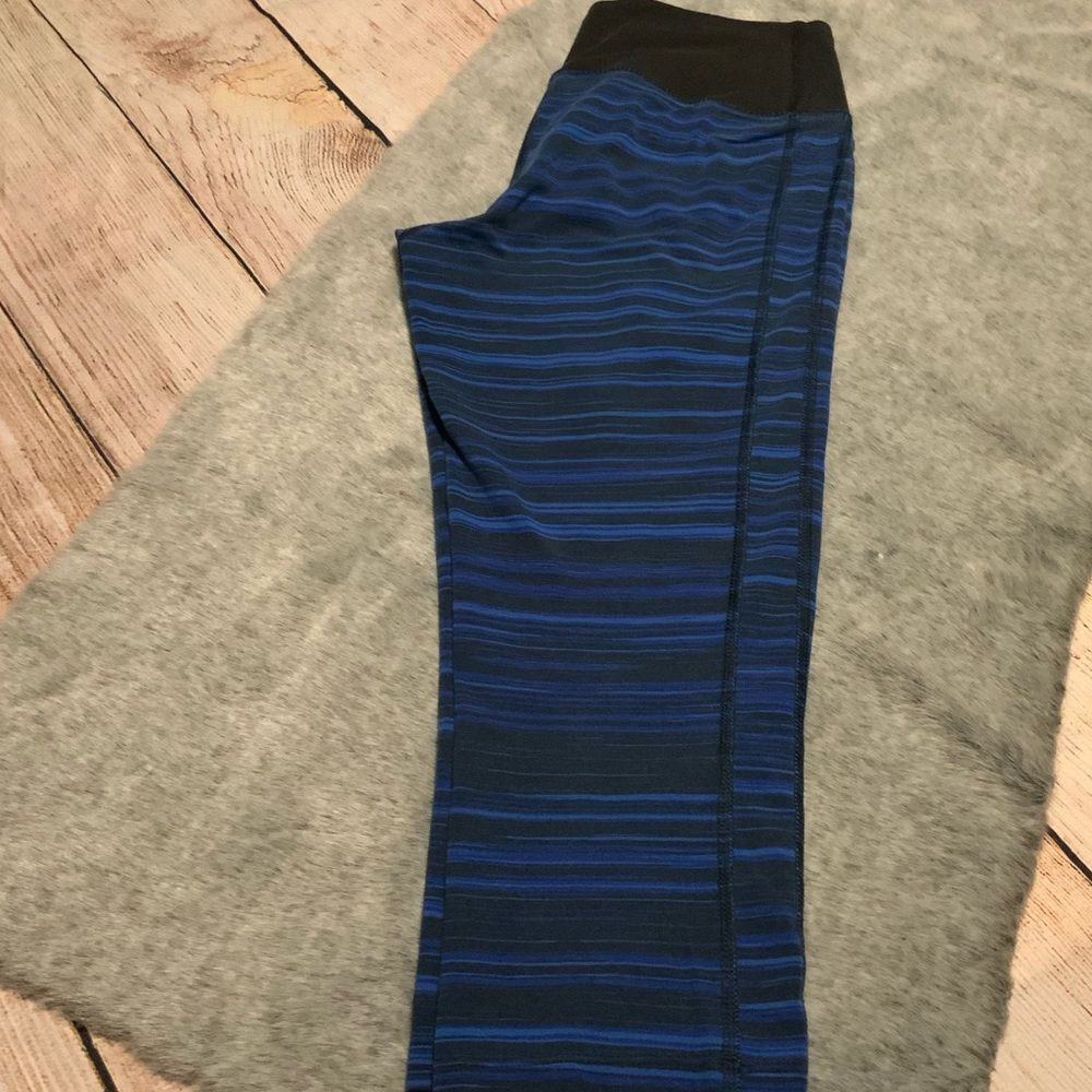 Nike Dri-Fit Blue & Black Capri Leggings Size S - Picture 5 of 7